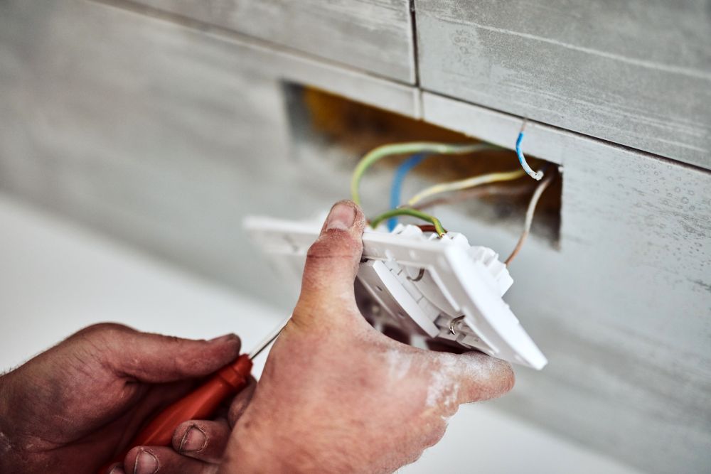 Elektroarbeiten 4 AdobeStock 279227180 | Noeli GmbH | Reinigung, Umzug, Renovation, Elektro